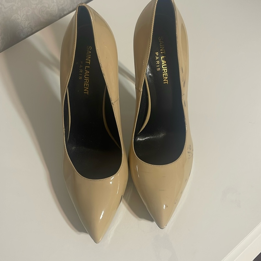 YSL Vitello Vernice Soft Nude Powder Pumps